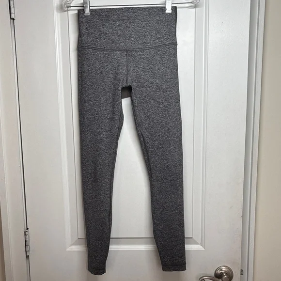 Lululemon Wunder Under High Rise 28" in Heathered Black - Picture 3 of 9